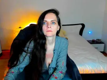 SexQueen11  live sex cam