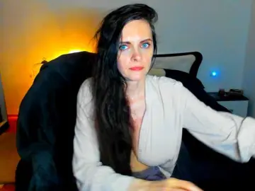 SexQueen11  live sex cam
