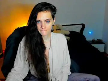 SexQueen11  live sex cam