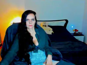 SexQueen11  live sex cam
