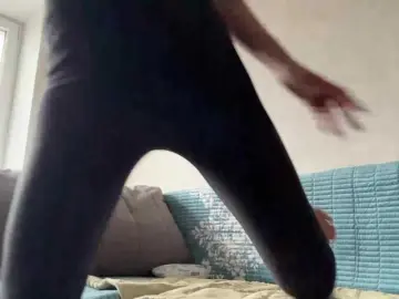 SonyaGuliver  live sex cam
