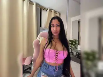 Tubebesitakarolina  live sex cam