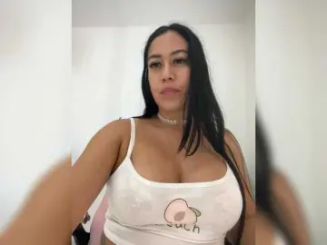 Tubebesitakarolina  live sex cam