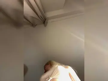 VladaMais  live sex cam