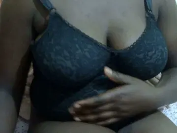 Pretty-lioness  live sex cam