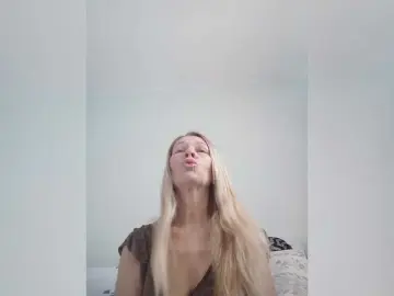 Victoria71  live sex cam