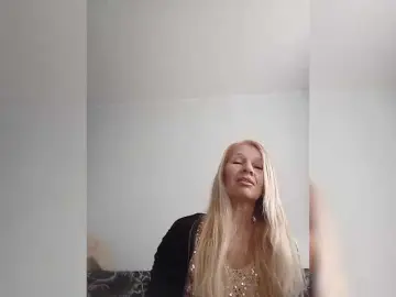 Victoria71  live sex cam