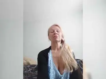 Victoria71  live sex cam