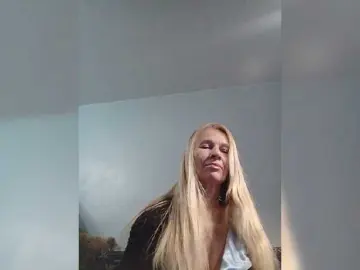 Victoria71  live sex cam