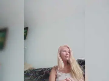 Victoria71  live sex cam