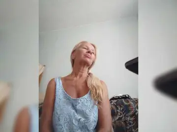 Victoria71  live sex cam