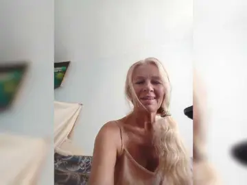 Victoria71  live sex cam