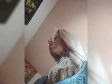 Victoria71  live sex cam