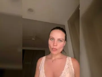 REALMEANTINA  live sex cam