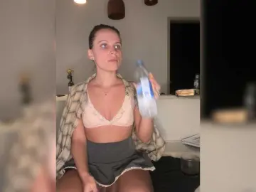 REALMEANTINA  live sex cam