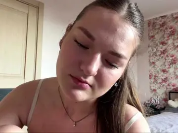 Lizzzanatoo  live sex cam