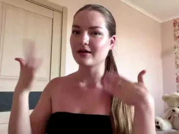 Lizzzanatoo  live sex cam
