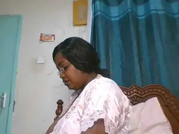 Peacekhloe  live sex cam