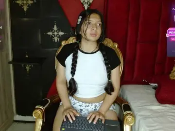 Alana-Paris  live sex cam