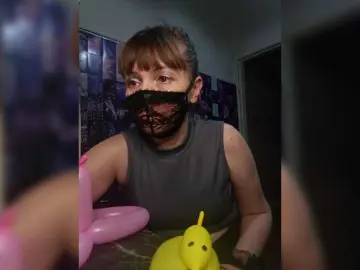 LadyNORA  live sex cam