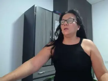 Abriyiz-92  live sex cam