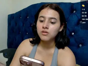 Vikysexy28a  live sex cam