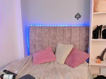 Naomisanz  live sex cam