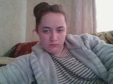 Skyressie13  live sex cam