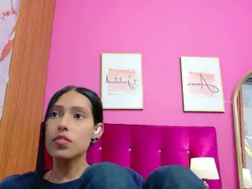 Yourcuteneighbourr  live sex cam