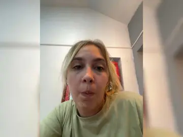 Ayutitaa  live sex cam