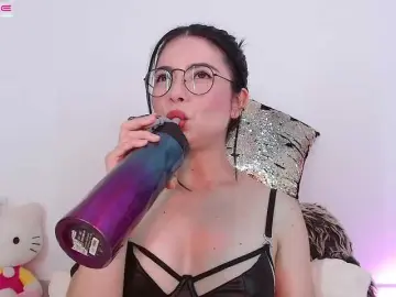 LauryMoons  live sex cam