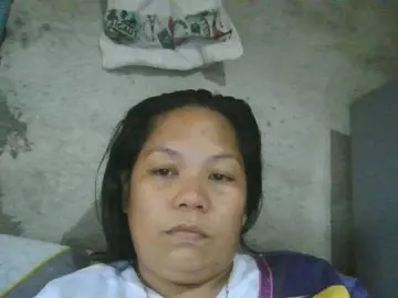 PinayHotMom  live sex cam