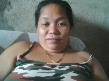 PinayHotMom  live sex cam