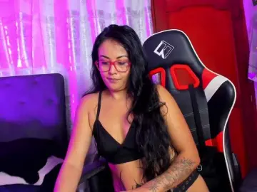 Riley-Blackk  live sex cam