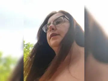 Mandarinka28  live sex cam