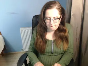 Mandarinka28  live sex cam