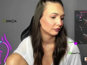 Cute-Shy  live sex cam