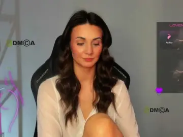 Cute-Shy  live sex cam