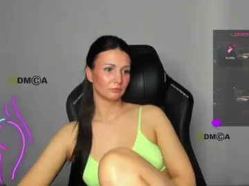 Cute-Shy  live sex cam