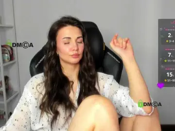 Cute-Shy  live sex cam