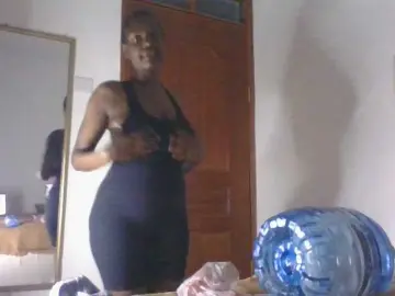 Lucia-1  live sex cam