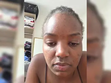 Lucia-1  live sex cam