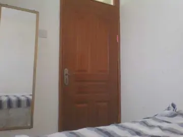 Lucia-1  live sex cam