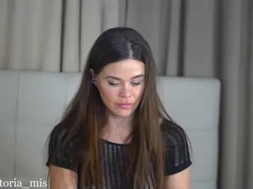 Vikki100500  live sex cam