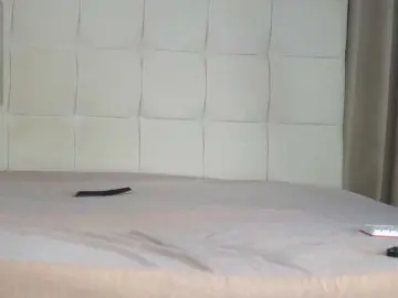 Vikki100500  live sex cam