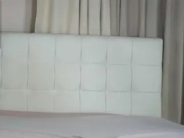 Vikki100500  live sex cam