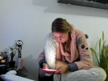 Brinenycassie  live sex cam