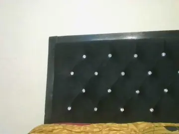 Queenbee25  live sex cam