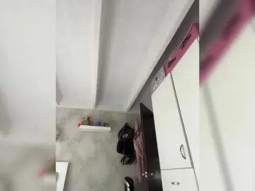 SallyeLeins  live sex cam