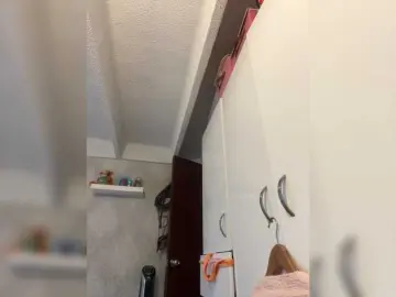 SallyeLeins  live sex cam